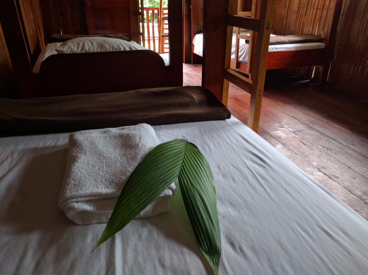 Green Forest Ecolodge Puerto Montufar Екстериор снимка
